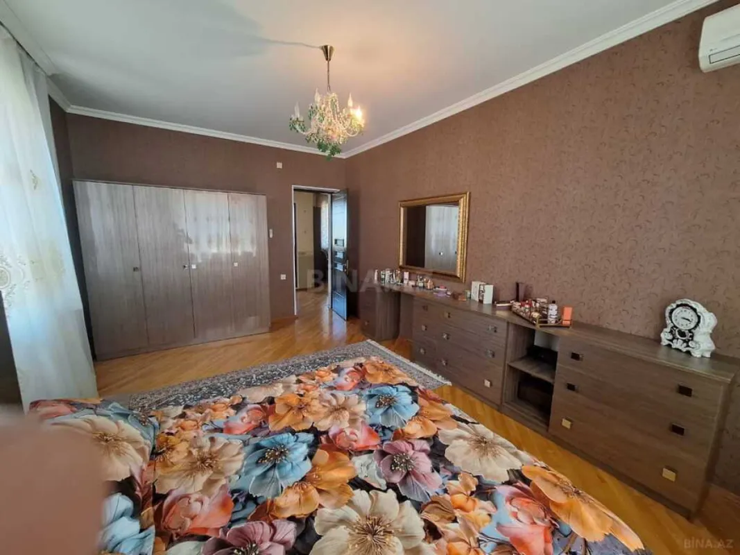 Satılır 6 otaqlı həyət evi 400 m²