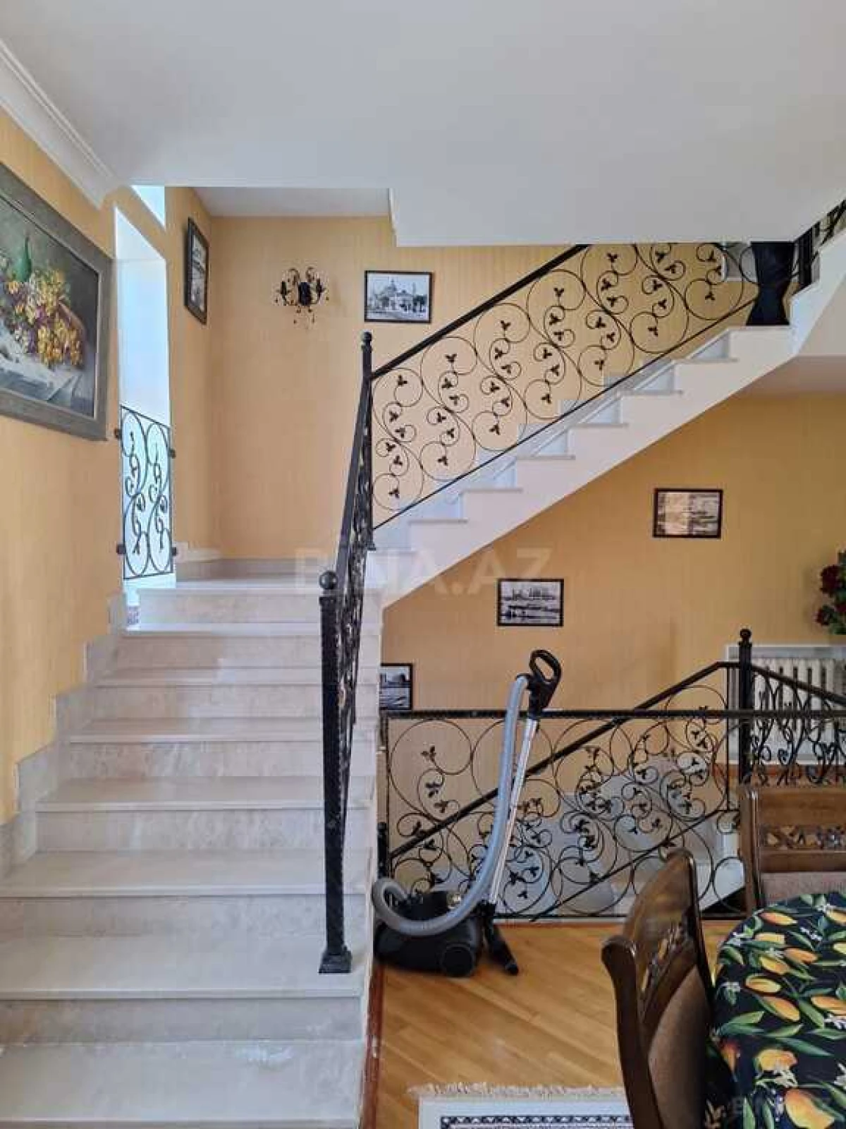 Satılır 6 otaqlı həyət evi 400 m²