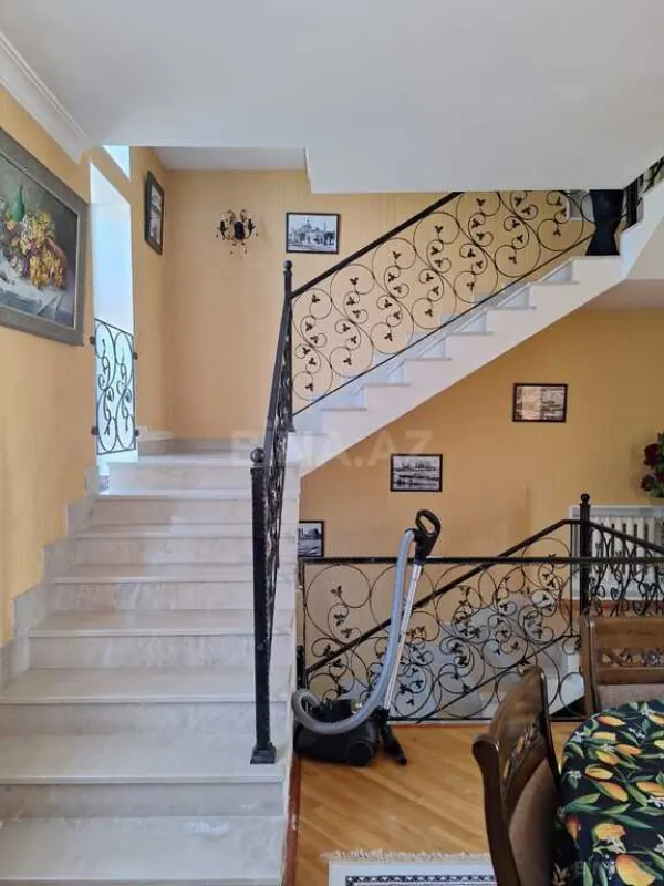 Satılır 6 otaqlı həyət evi 400 m²