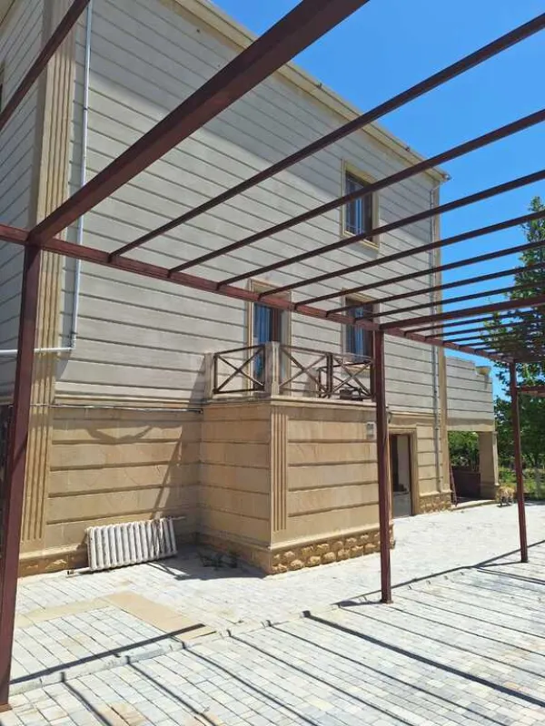 Satılır 6 otaqlı həyət evi 400 m²