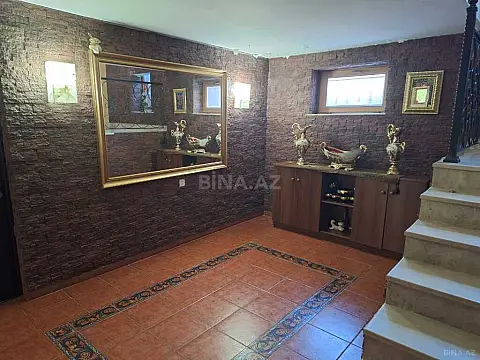 Satılır 6 otaqlı həyət evi 400 m²