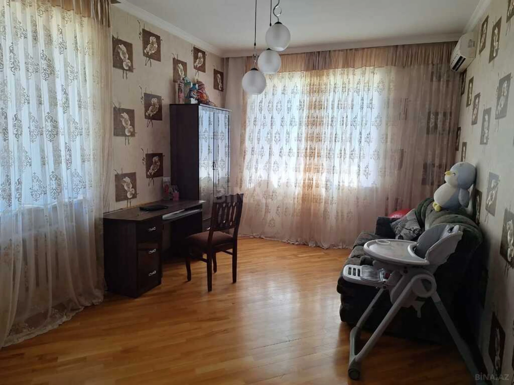 Satılır 6 otaqlı həyət evi 400 m²