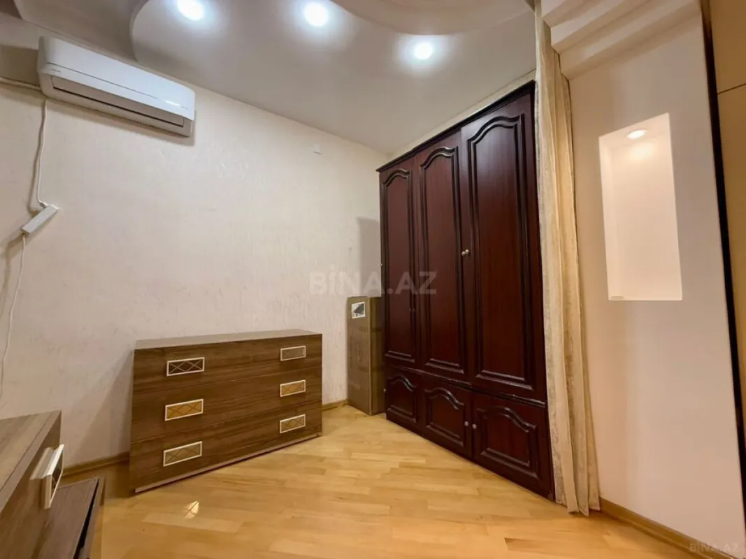 Kirayə verilir 4 otaqlı mənzil 140 m²