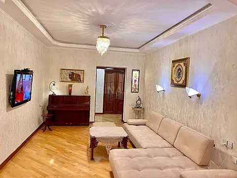 Kirayə verilir 4 otaqlı mənzil 140 m²