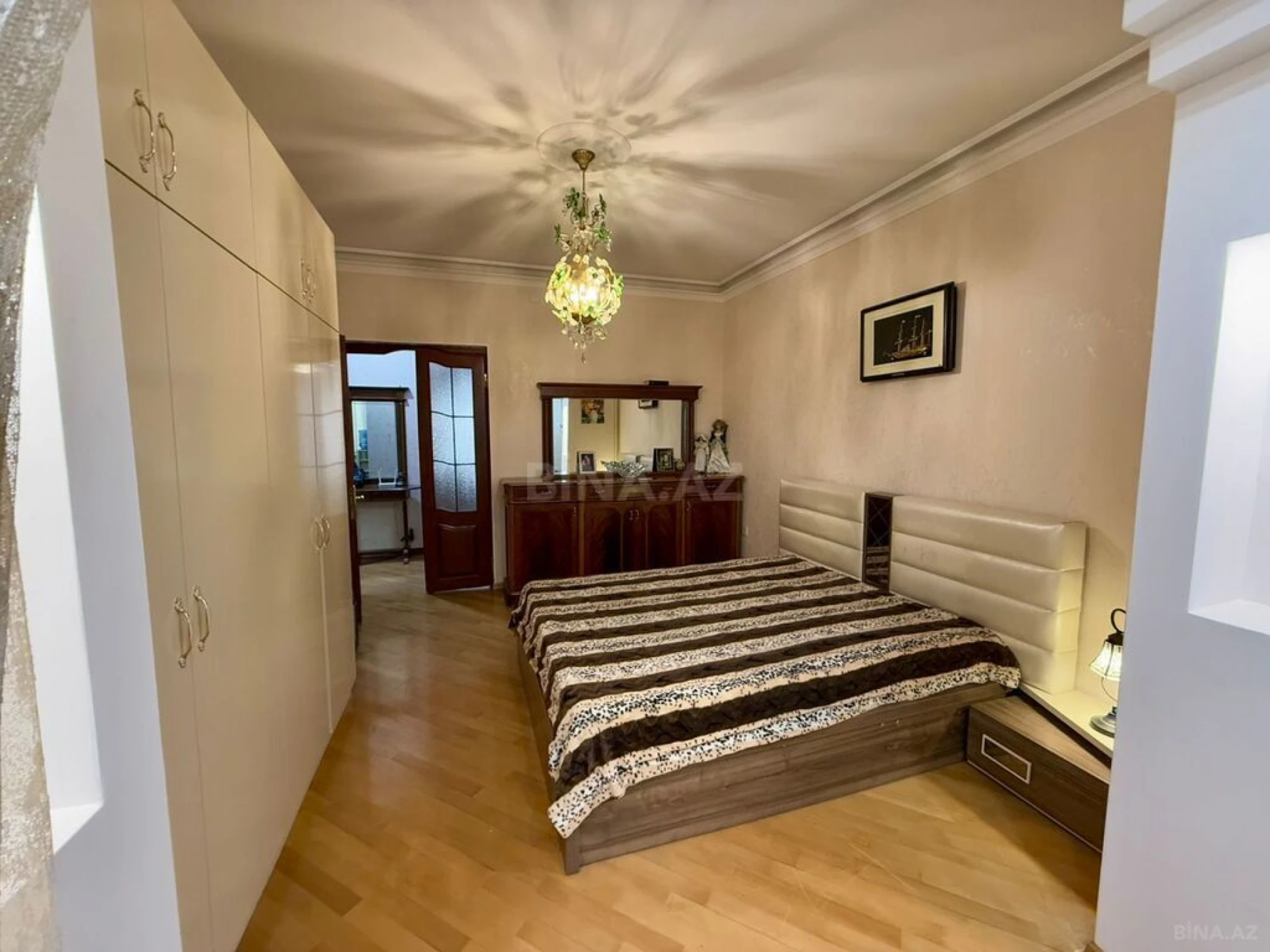 Kirayə verilir 4 otaqlı mənzil 140 m²
