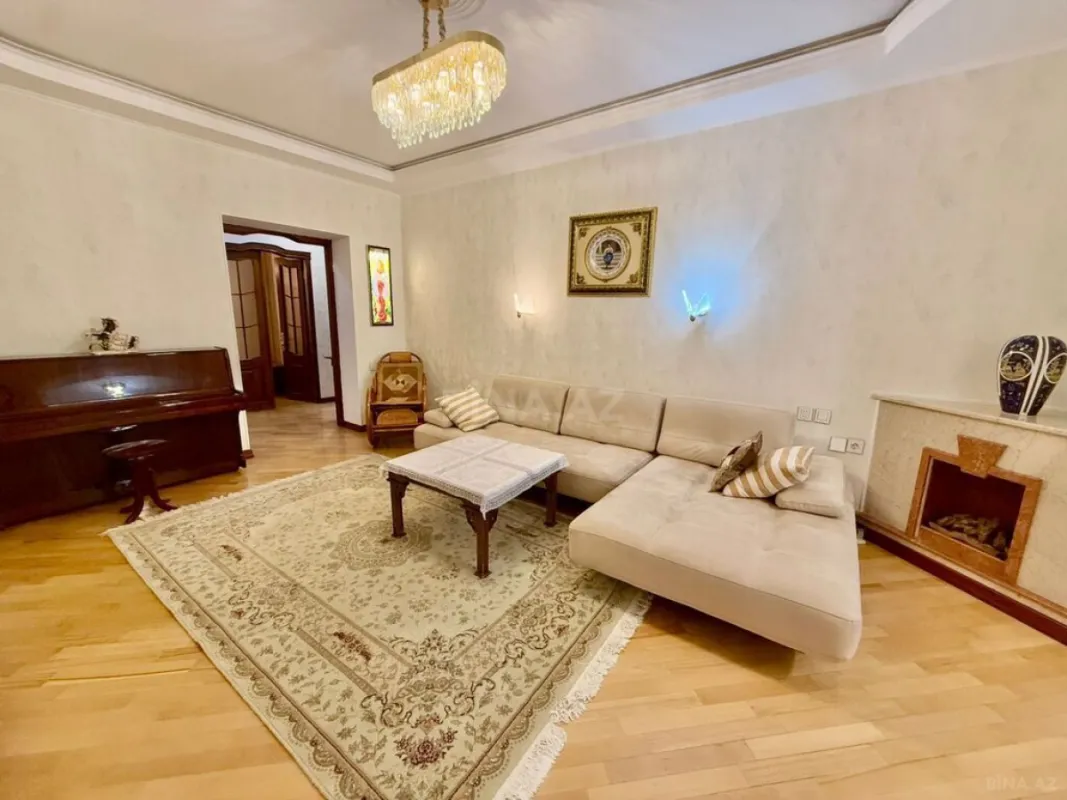 Kirayə verilir 4 otaqlı mənzil 140 m²