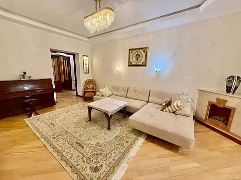 Kirayə verilir 4 otaqlı mənzil 140 m²
