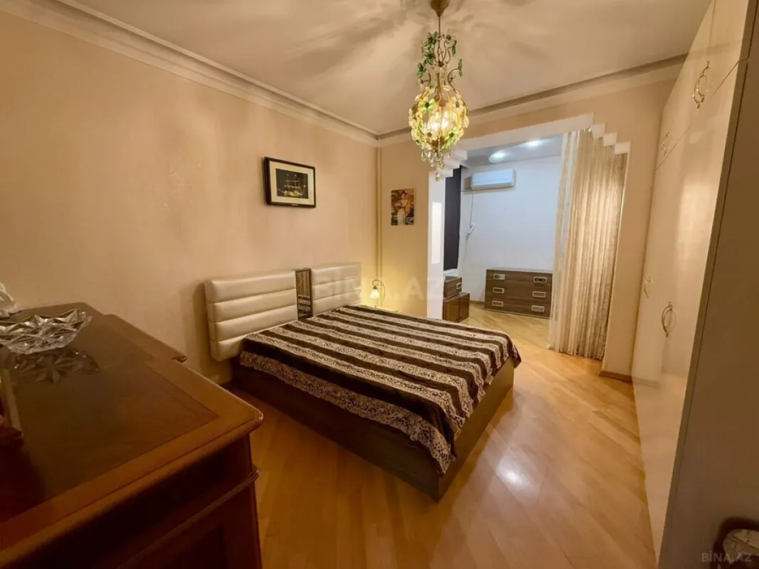 Kirayə verilir 4 otaqlı mənzil 140 m²