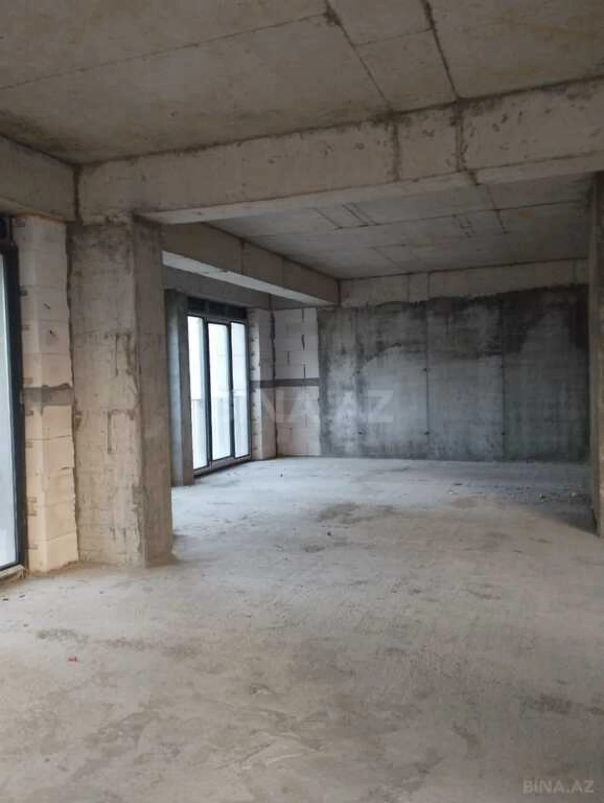 Satılır 3 otaqlı mənzil 127 m²