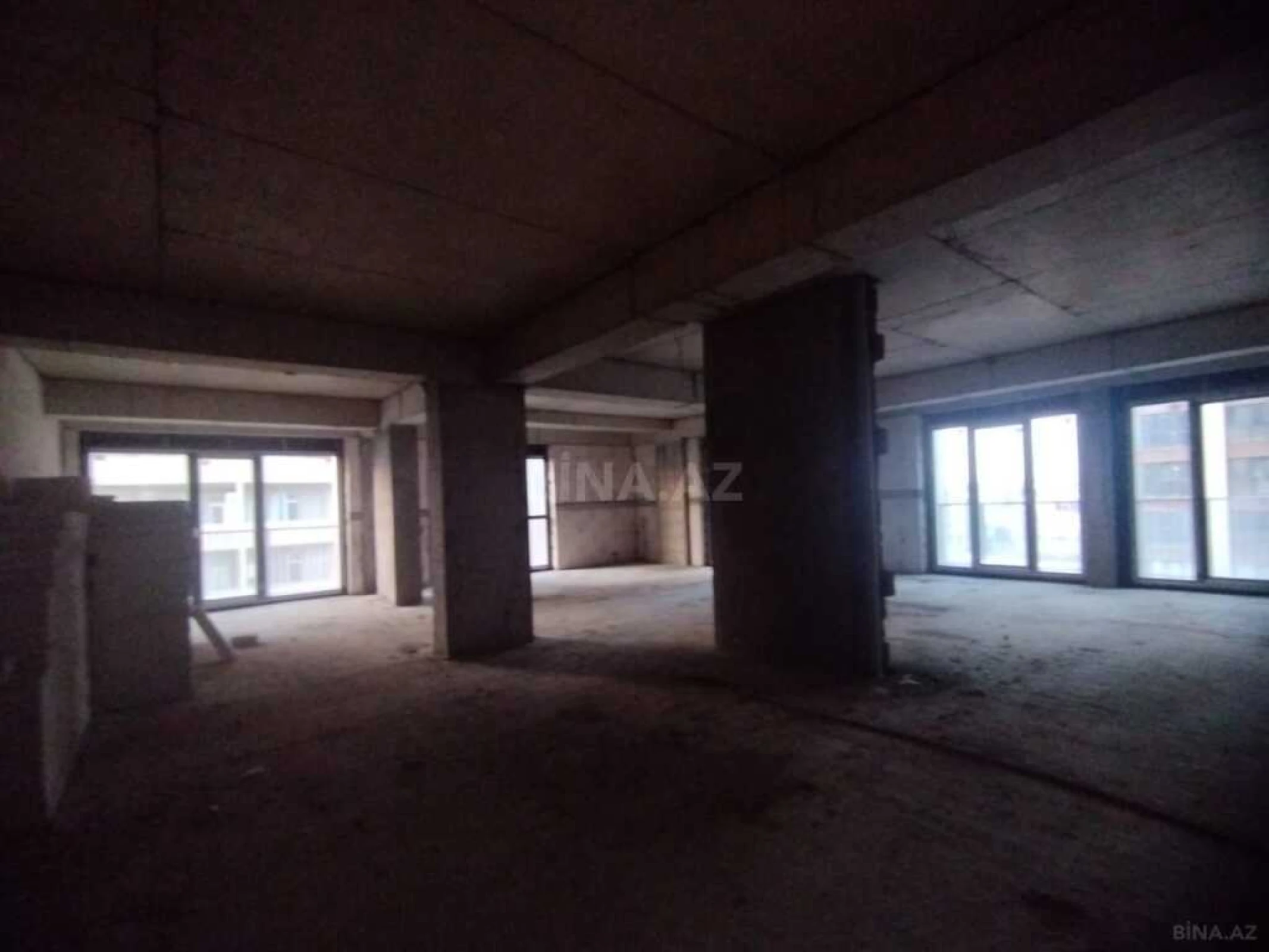 Satılır 3 otaqlı mənzil 127 m²