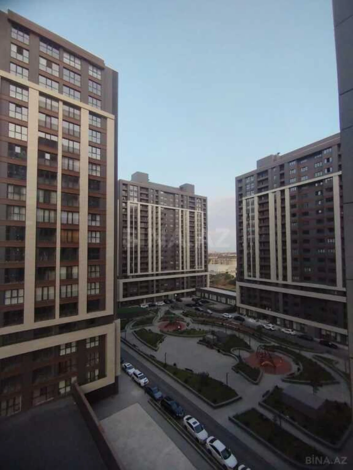 Satılır 3 otaqlı mənzil 127 m²
