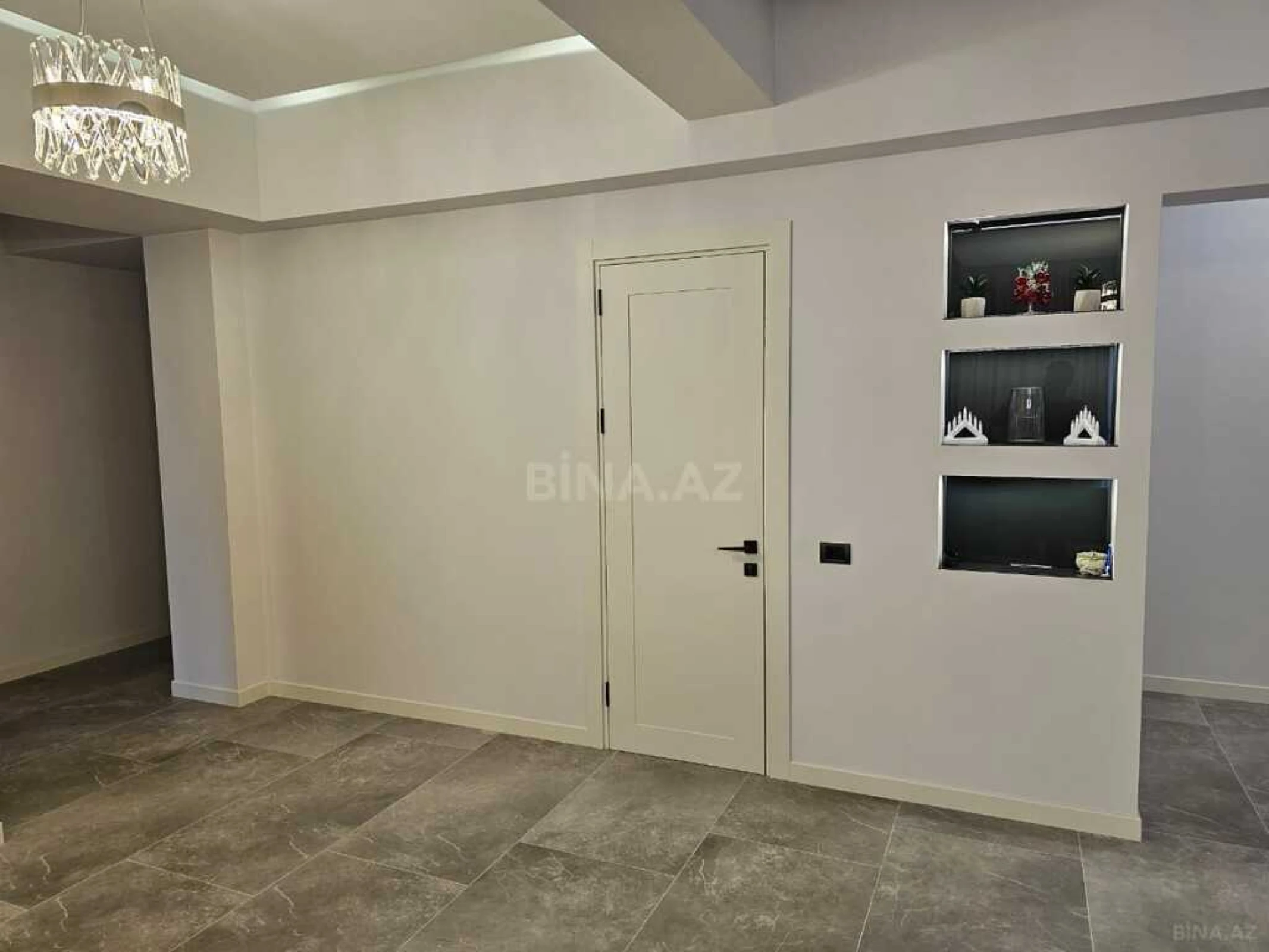 Satılır 4 otaqlı mənzil 154 m²