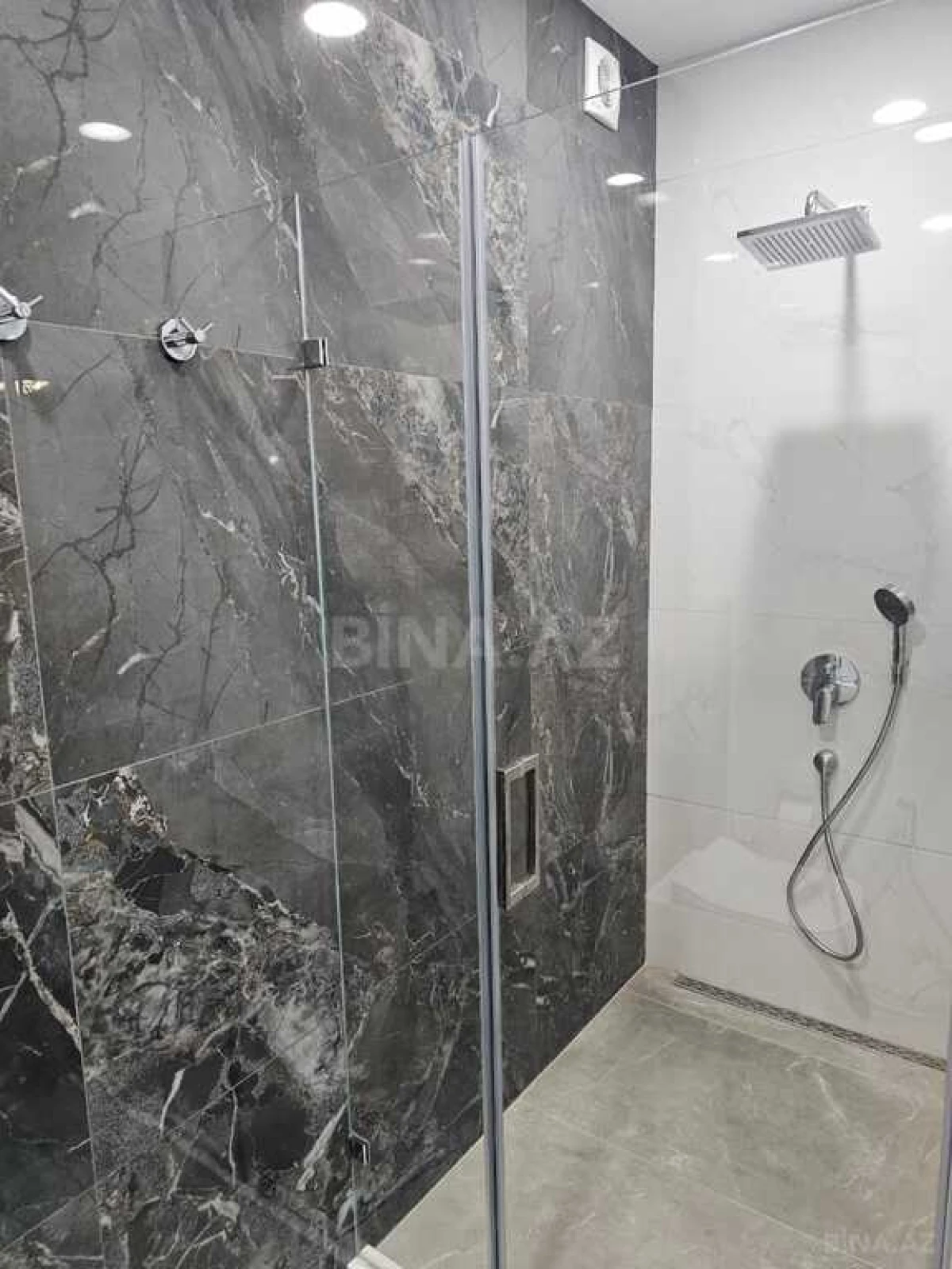 Satılır 4 otaqlı mənzil 154 m²