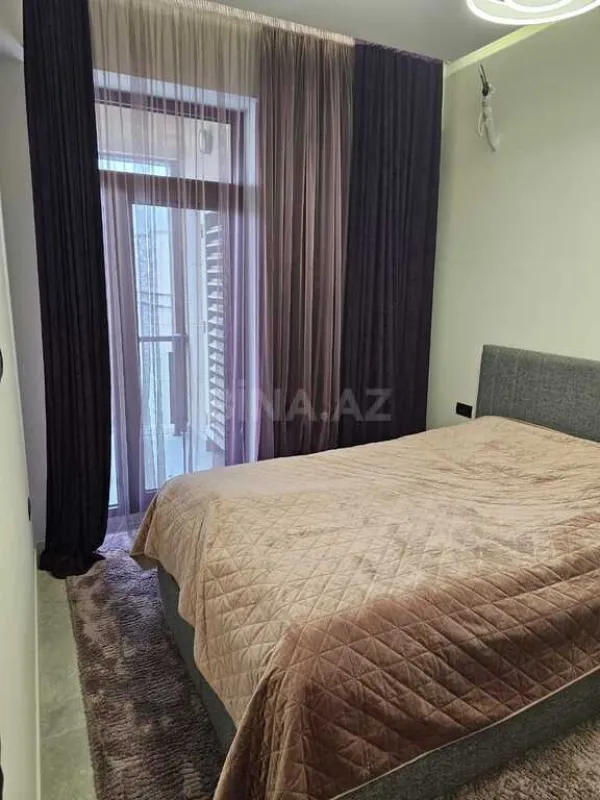 Satılır 4 otaqlı mənzil 154 m²