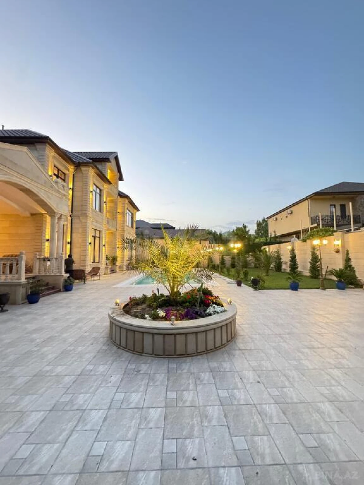 Satılır 7 otaqlı həyət evi 500 m²