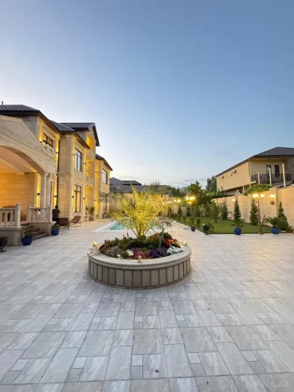 Satılır 7 otaqlı həyət evi 500 m²