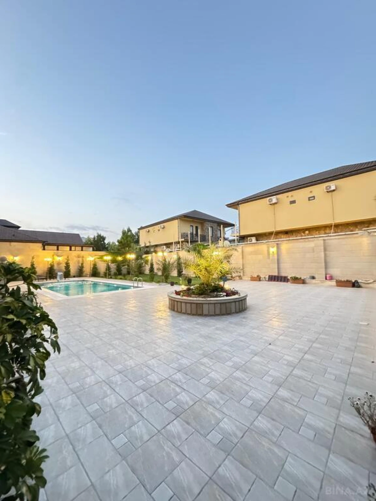 Satılır 7 otaqlı həyət evi 500 m²