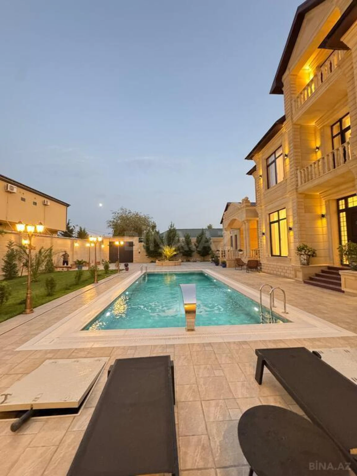 Satılır 7 otaqlı həyət evi 500 m²