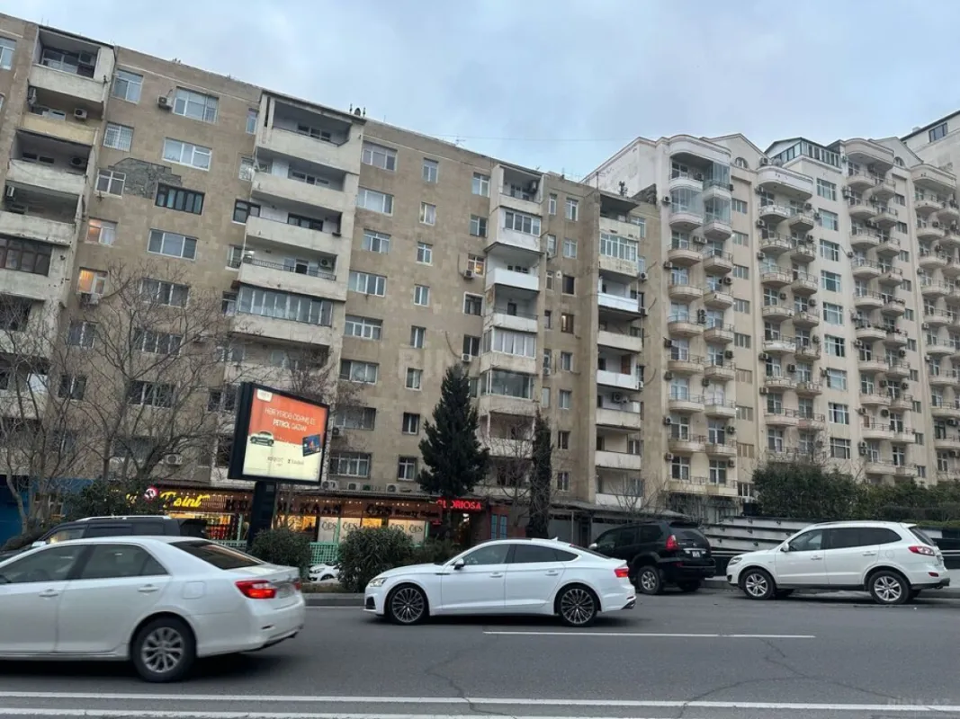 Satılır 4 otaqlı mənzil 111 m²