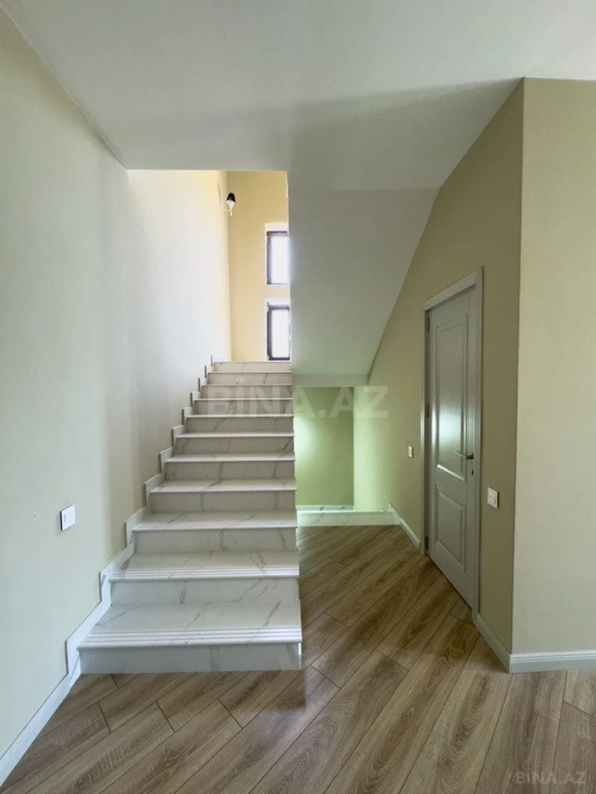 Satılır 4 otaqlı həyət evi 320 m²