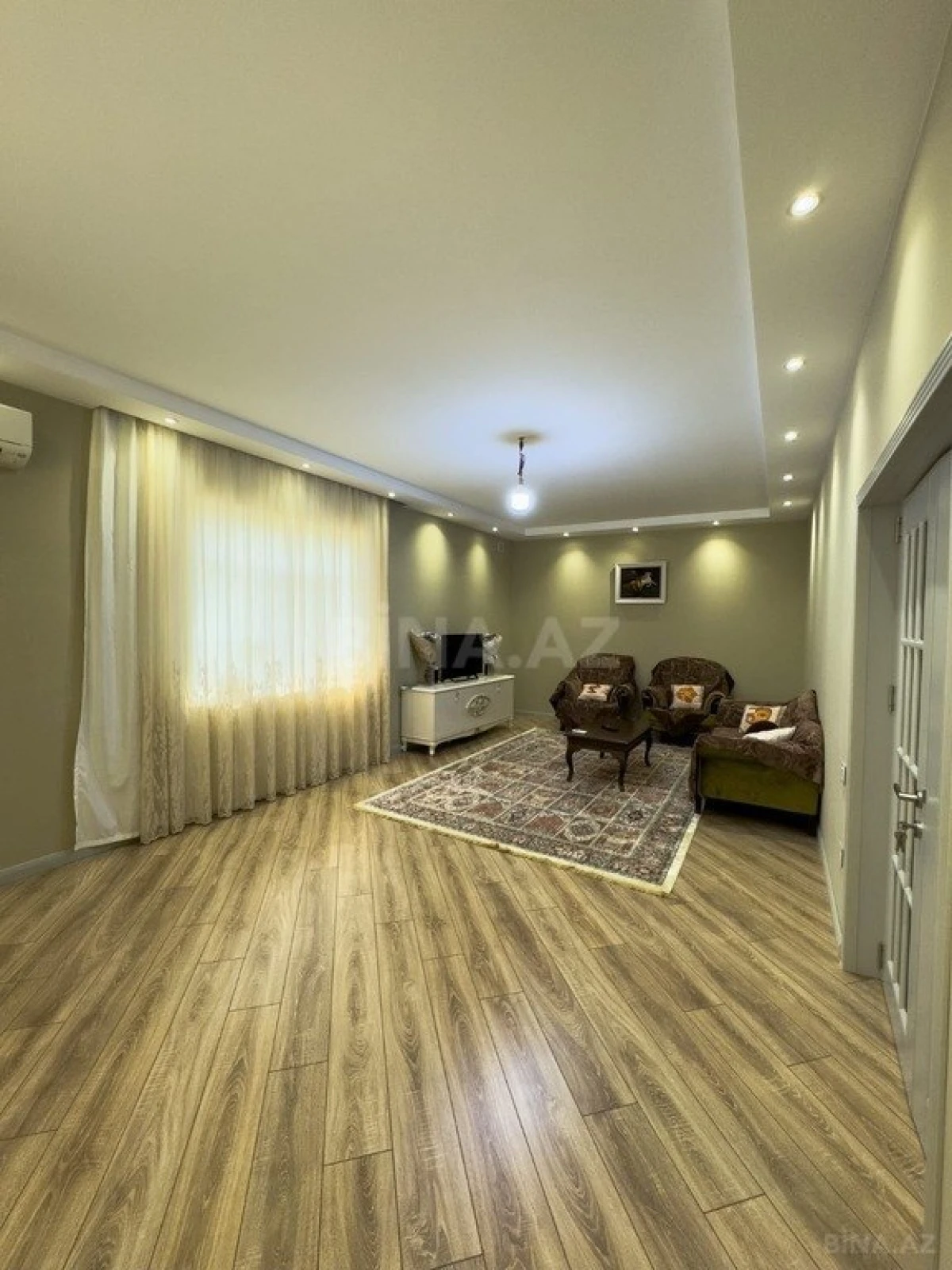 Satılır 4 otaqlı həyət evi 320 m²