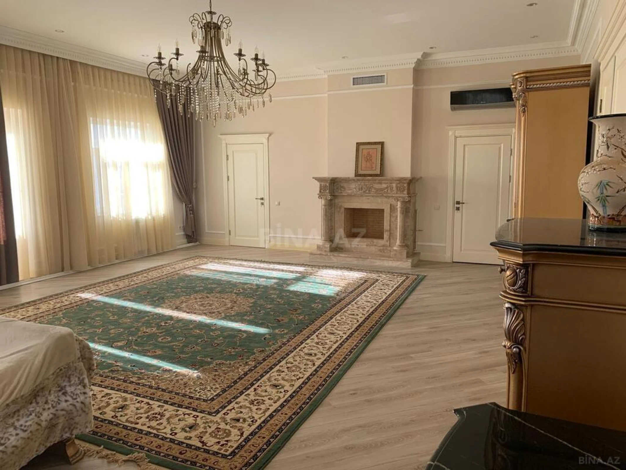 Satılır 10 otaqlı həyət evi 500 m²