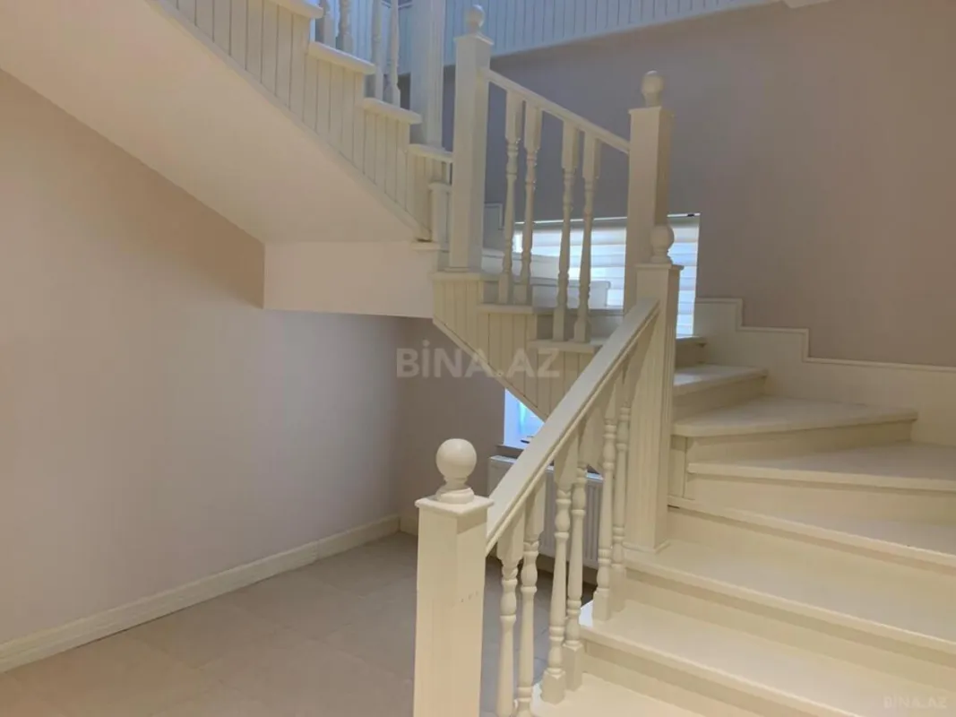 Satılır 10 otaqlı həyət evi 500 m²