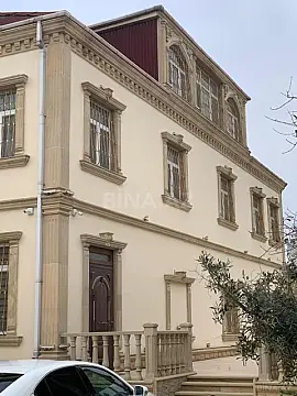 Satılır 10 otaqlı həyət evi 500 m²