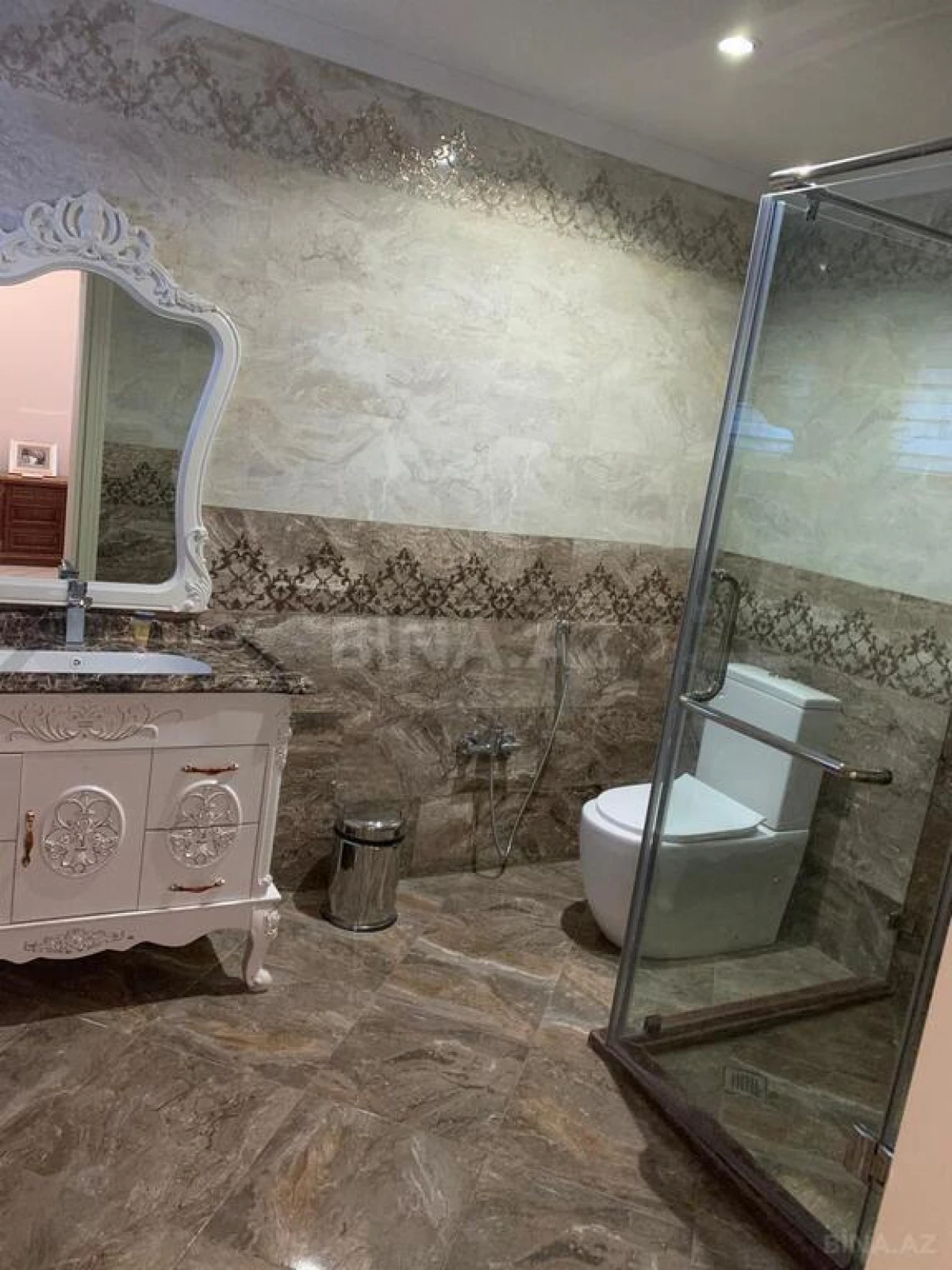 Satılır 10 otaqlı həyət evi 500 m²