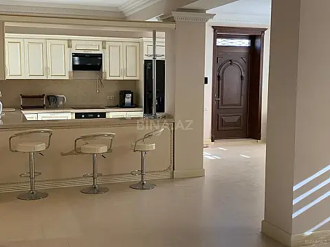 Satılır 10 otaqlı həyət evi 500 m²