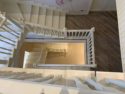 Satılır 10 otaqlı həyət evi 500 m²