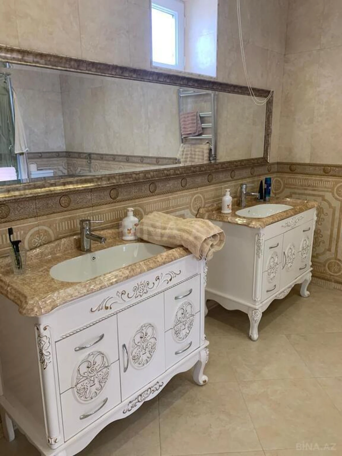 Satılır 10 otaqlı həyət evi 500 m²