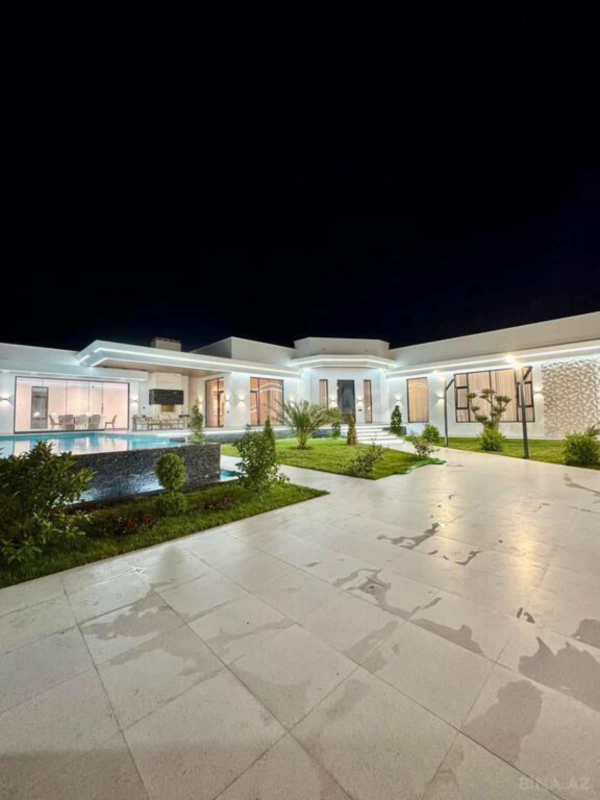 Satılır 5 otaqlı həyət evi 250 m²