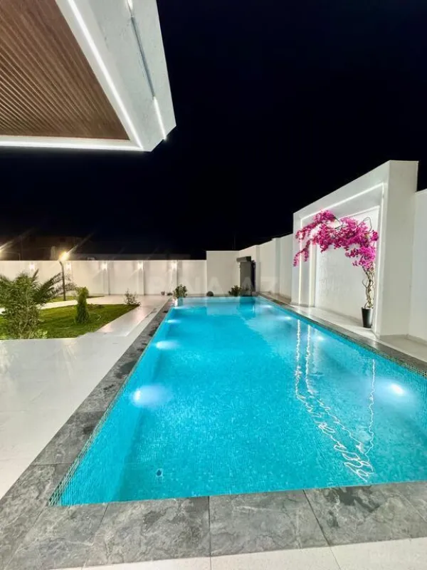 Satılır 5 otaqlı həyət evi 250 m²