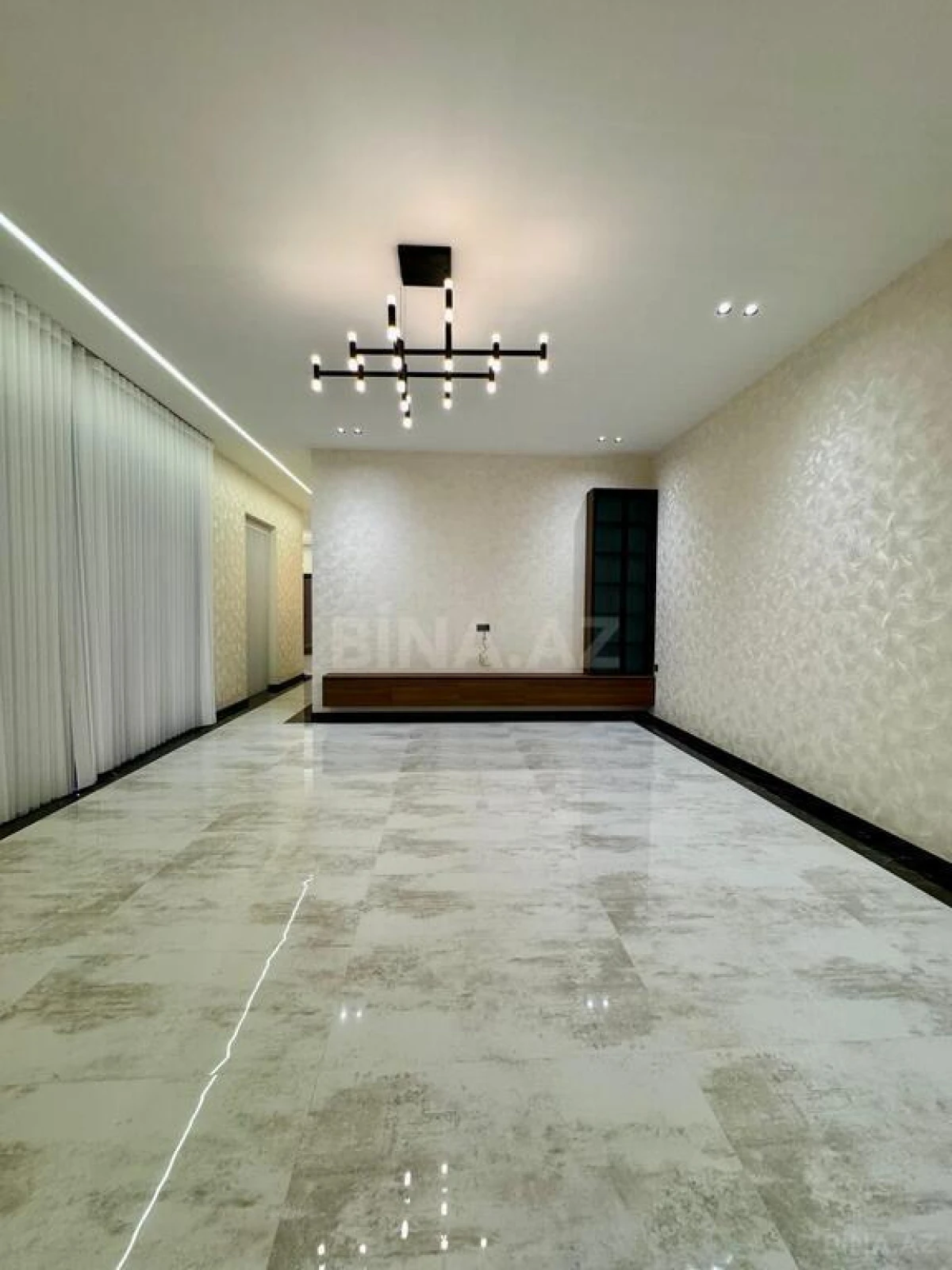 Satılır 5 otaqlı həyət evi 250 m²
