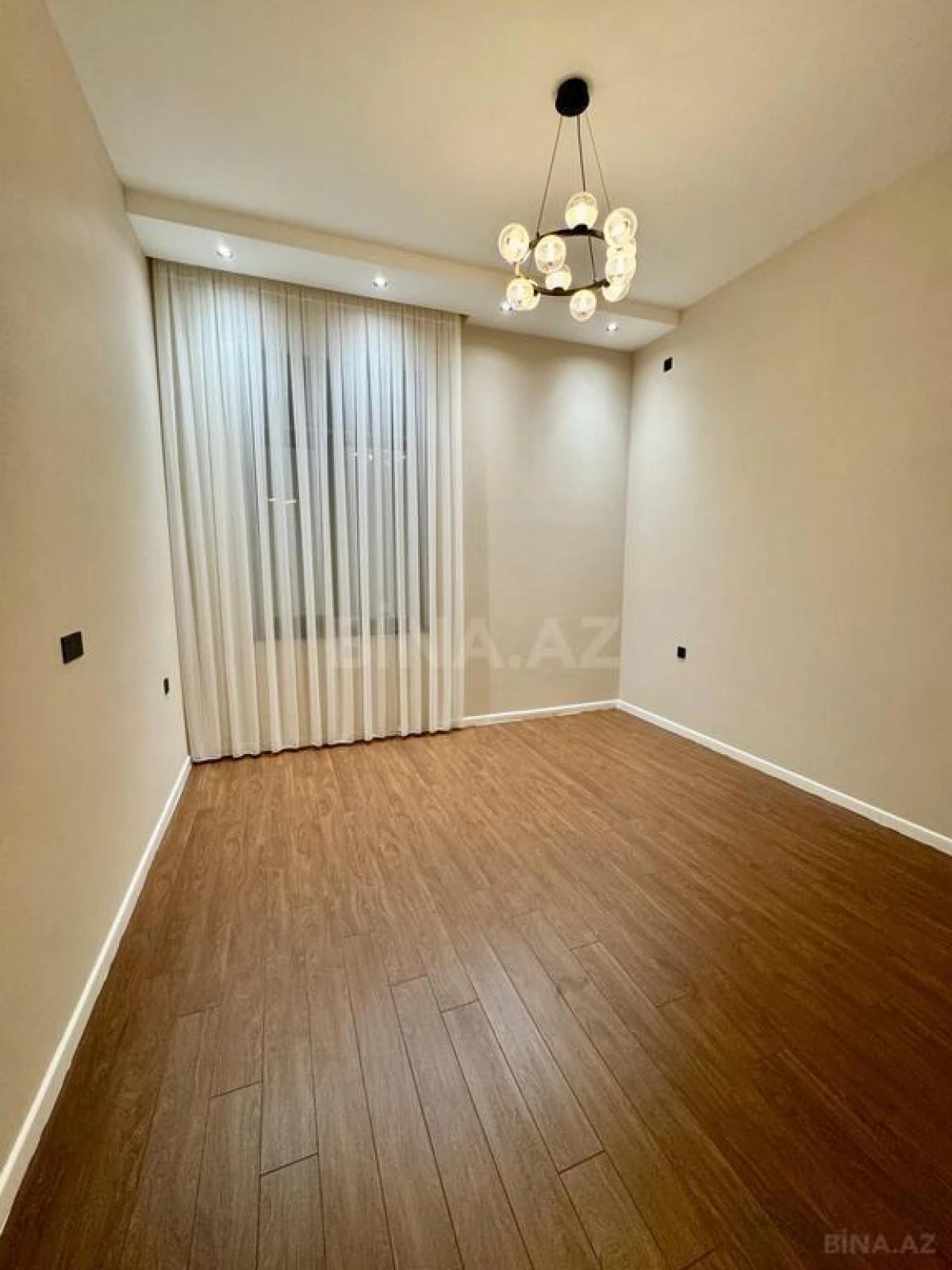 Satılır 5 otaqlı həyət evi 250 m²