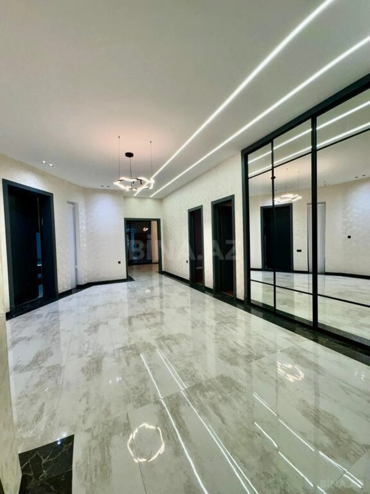 Satılır 5 otaqlı həyət evi 250 m²
