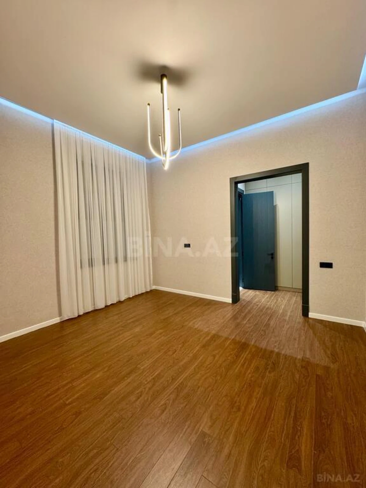 Satılır 5 otaqlı həyət evi 250 m²