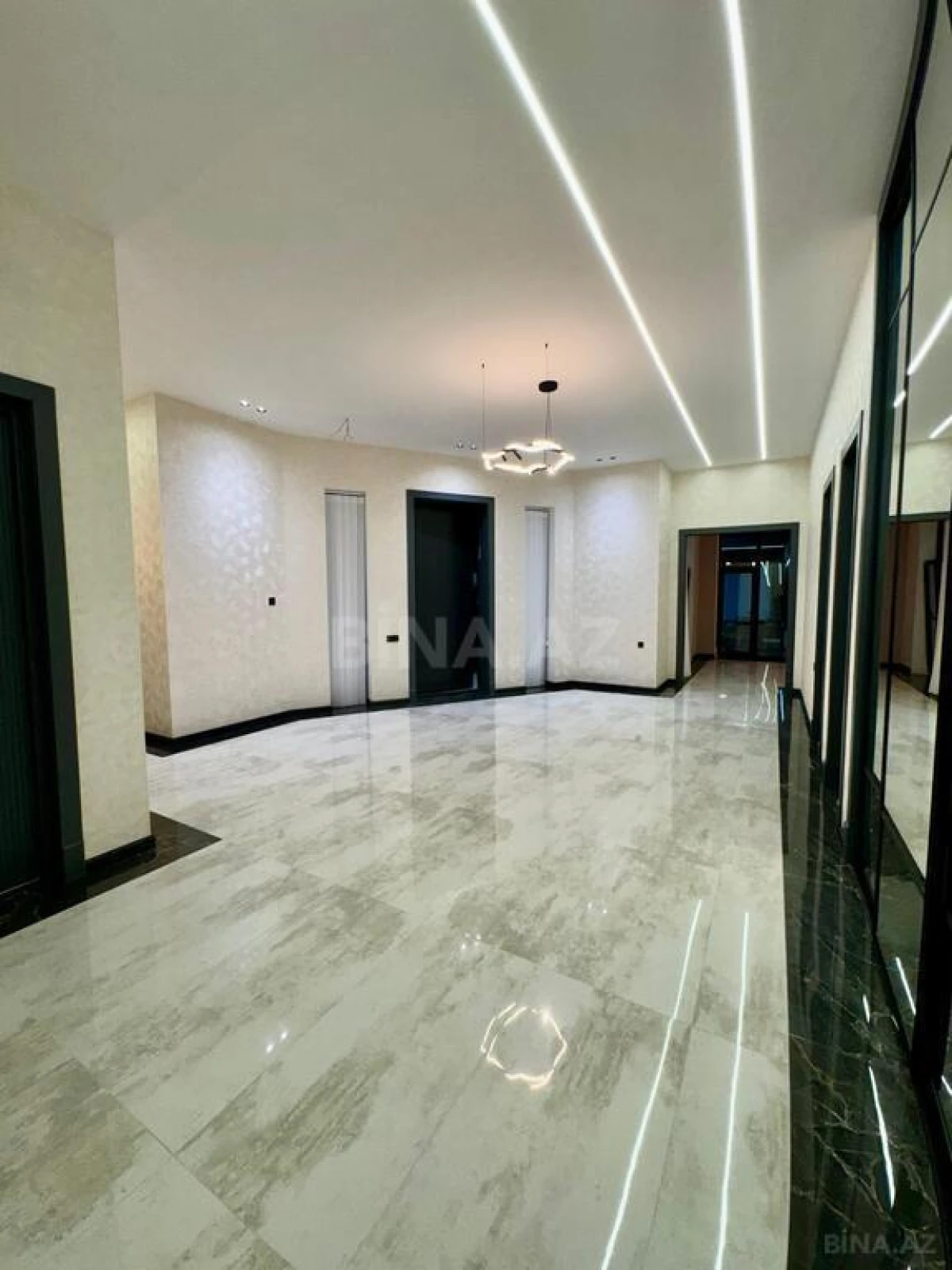 Satılır 5 otaqlı həyət evi 250 m²