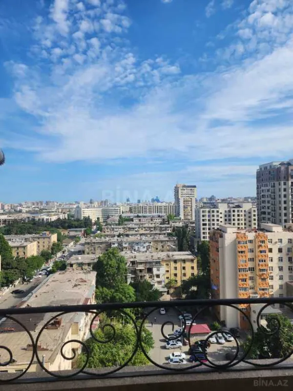Satılır 3 otaqlı mənzil 107 m²