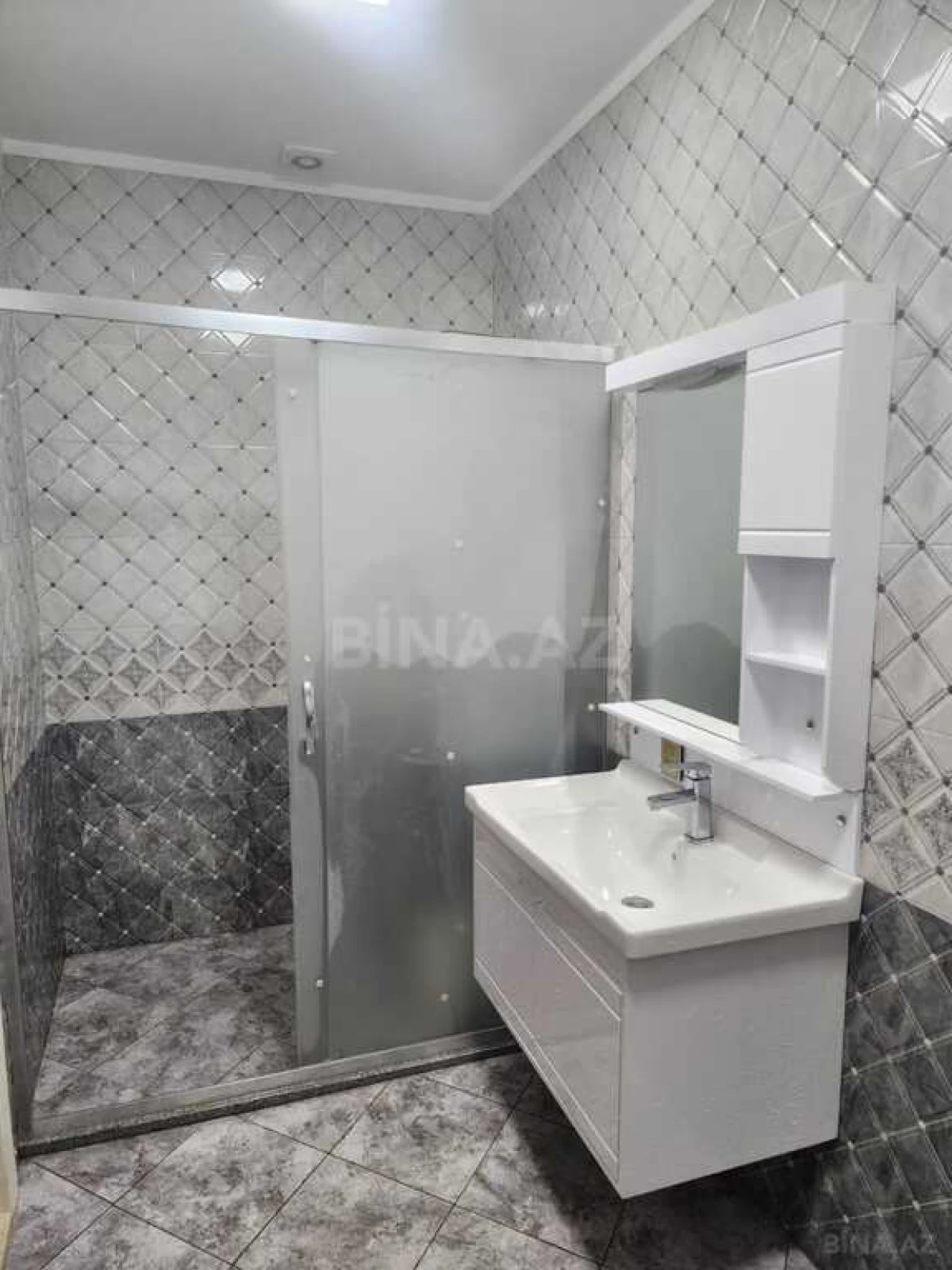 Satılır 3 otaqlı mənzil 107 m²