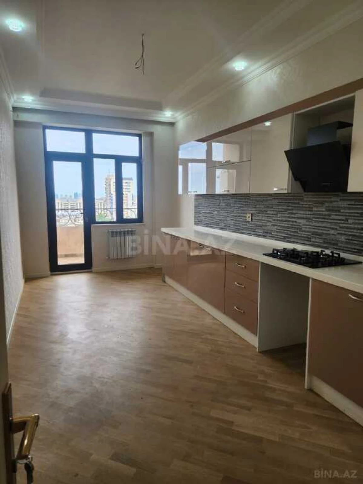 Satılır 3 otaqlı mənzil 107 m²