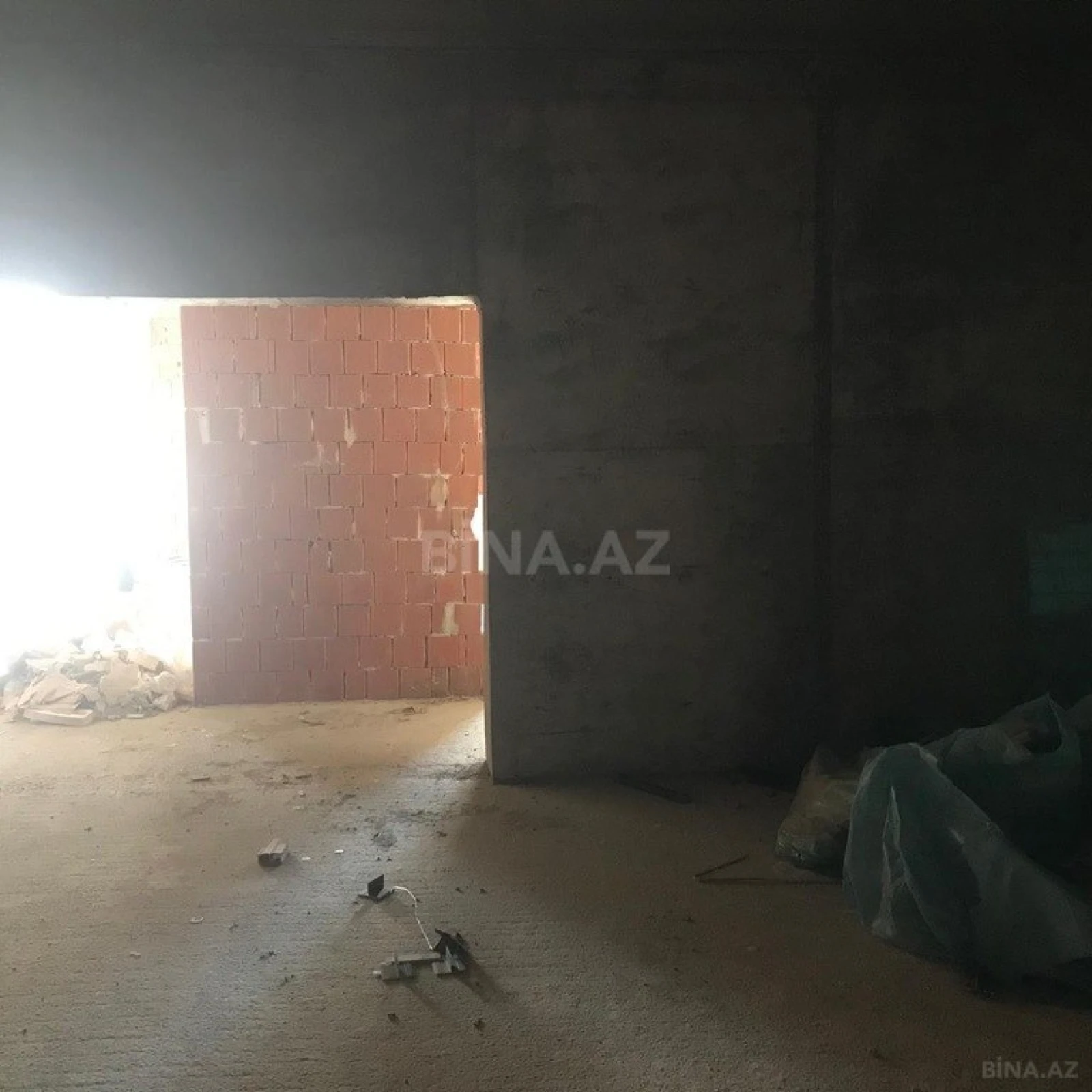 Satılır 2 otaqlı mənzil 108 m²