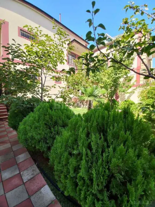 Kirayə verilir 8 otaqlı həyət evi 450 m²