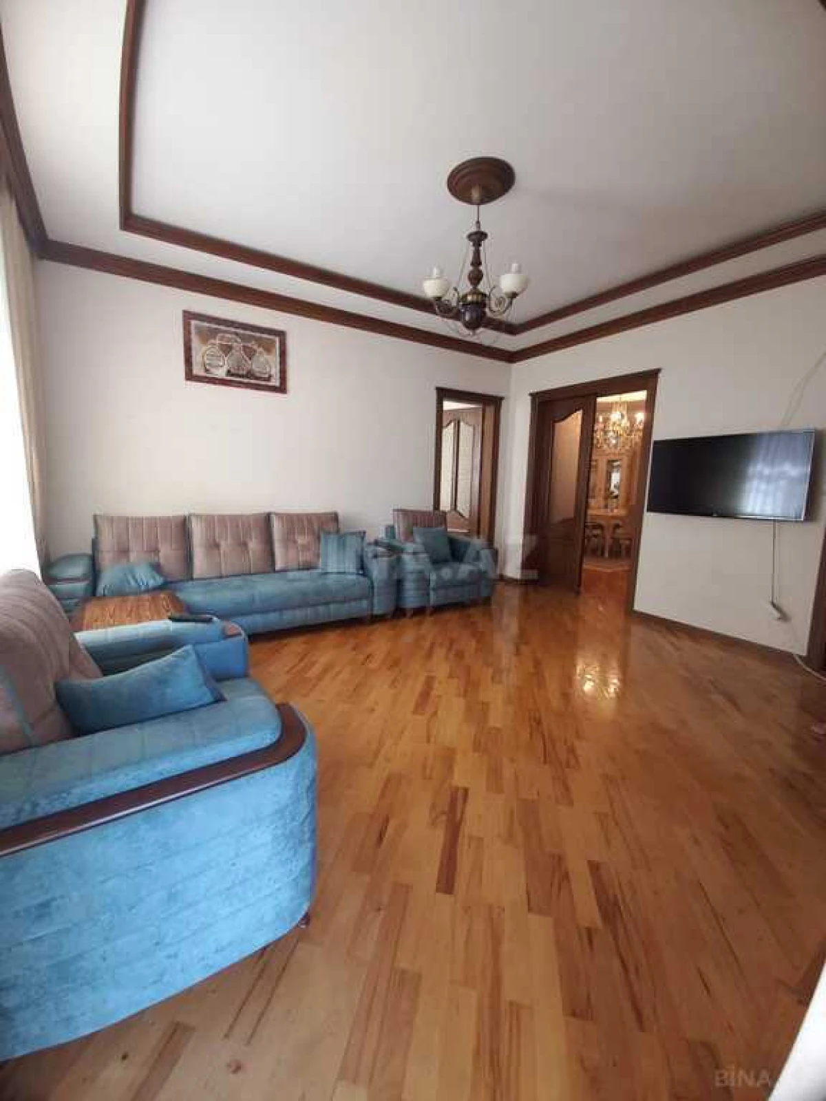 Kirayə verilir 8 otaqlı həyət evi 450 m²