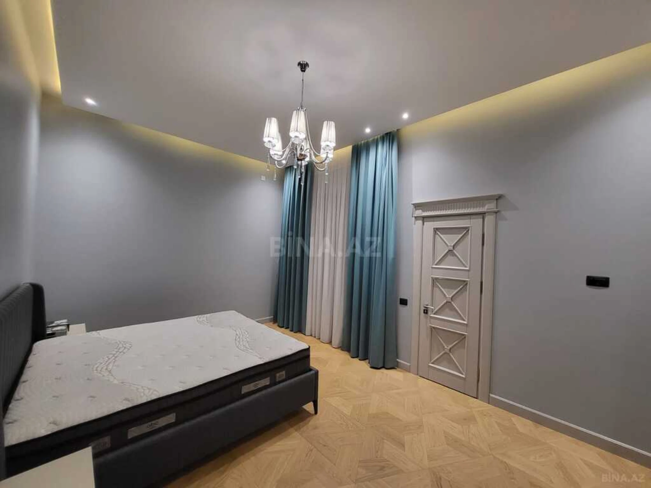 Satılır 7 otaqlı həyət evi 500 m²