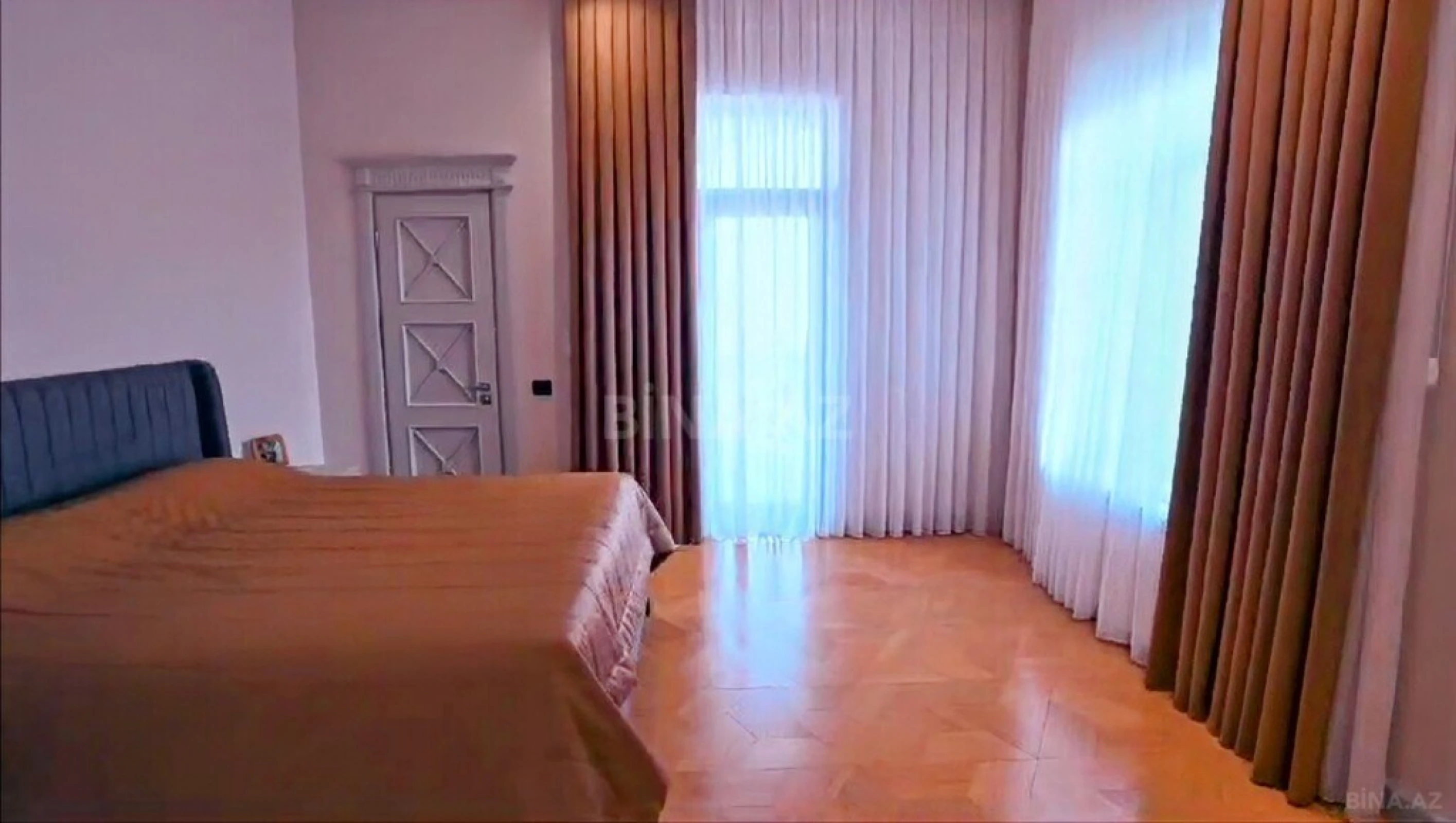 Satılır 7 otaqlı həyət evi 500 m²