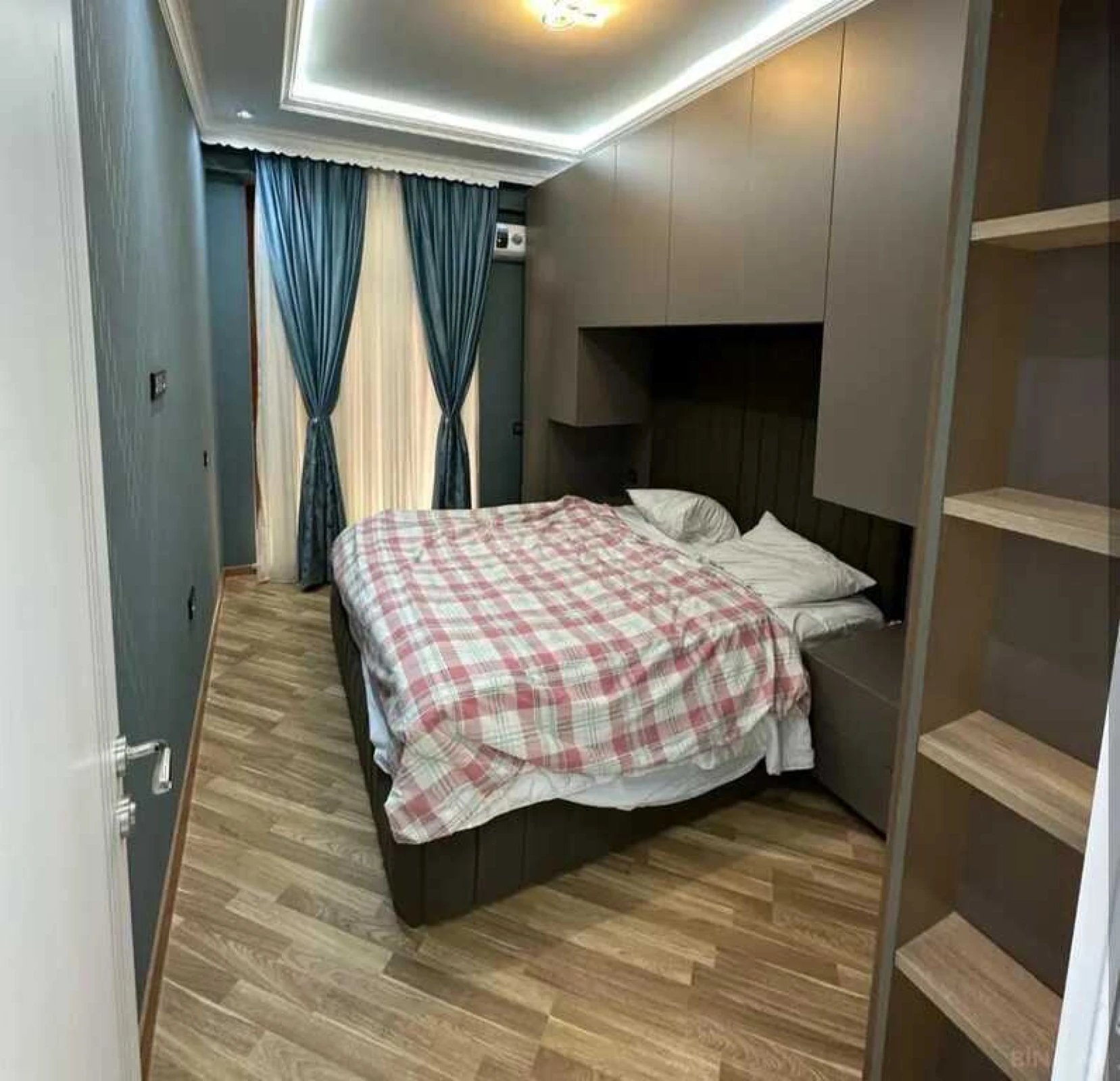 Satılır 2 otaqlı mənzil 90 m²