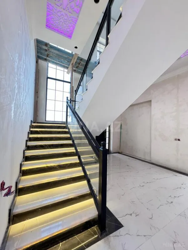 Satılır 7 otaqlı həyət evi 500 m²