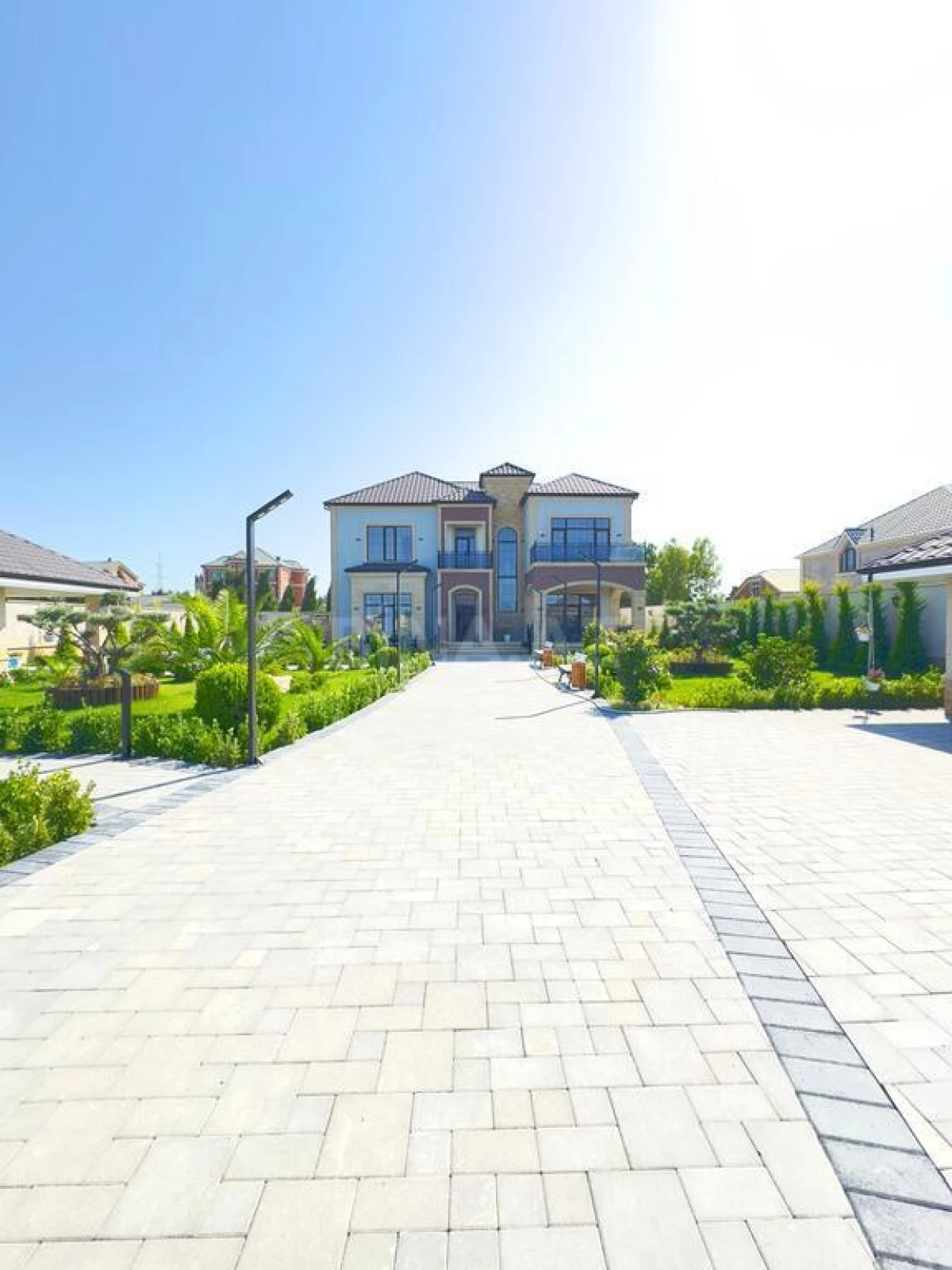 Satılır 7 otaqlı həyət evi 500 m²